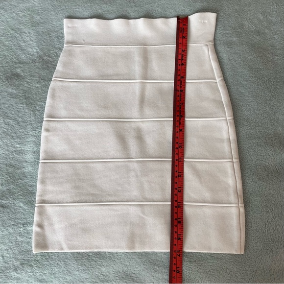 Bcbg MaxAzaria size Xs bandage skirt white - Picture 7 of 7